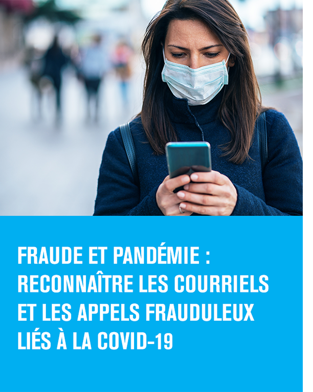 Femme dans la rue portant un masque et regardant le cellulaire qu’elle tient dans ses mains. Titre de l’article – Fraude et pandémie : reconnaître les courriels et les appels frauduleux liés à la COVID-19.